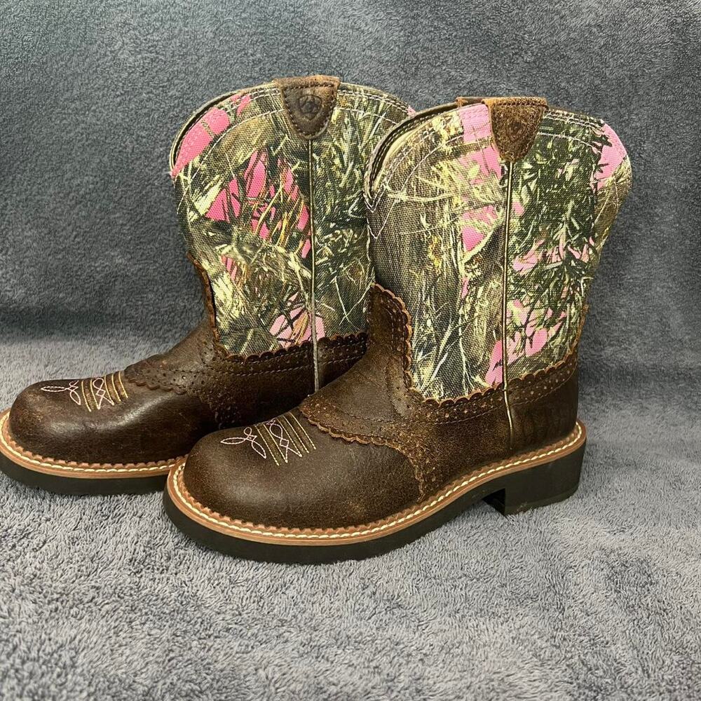 Ariat Fatbaby Cowgirl Boots, Western style. Kids size 7B